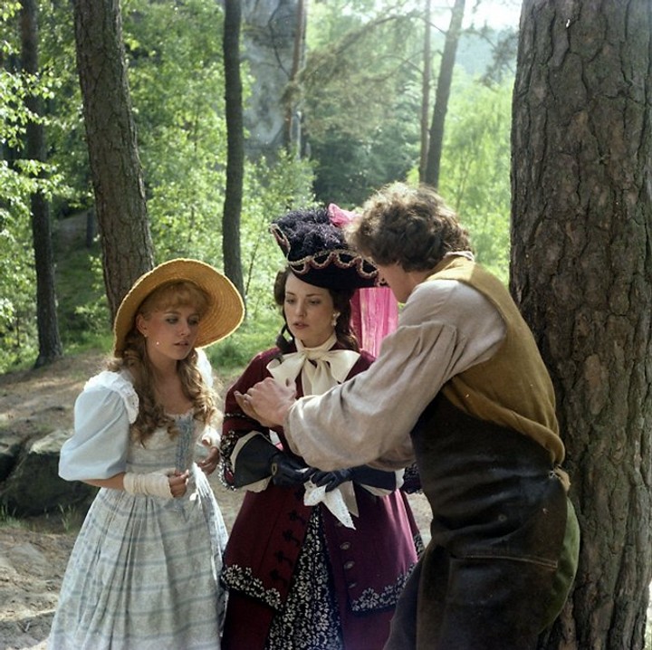 S čerty nejsou žerty, Vladimír Dlouhý, Monika Pelcová - ilustračná foto